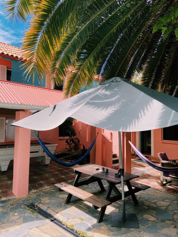 Dolphins Backpackers Hostel Sunshine Beach Exterior photo