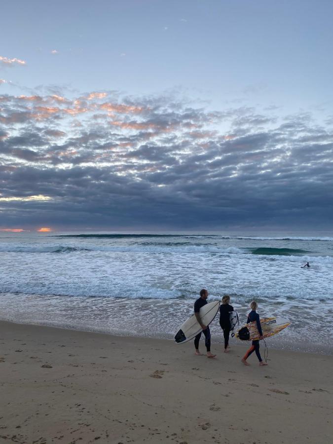 Dolphins Backpackers Hostel Sunshine Beach Exterior photo